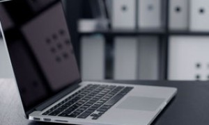 美股AI八巨头市值一周蒸发5.6万亿，高盛：未来1至2年市场或回撤20%