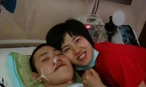 有情有义！郎平探望瘫痪16年汤淼，桌上红包抢眼，妻子母亲全改嫁