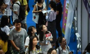 编制幻觉破灭：中部大省砸铁饭碗，教师转岗做保洁保安