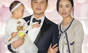 不怪李亚鹏破产，别人直播卖几块钱零食，他直播上架300万6吨沱茶