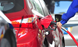原创 
            电车最后的疯狂，燃油车是打不死小强，明年的变化让电车恐惧