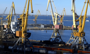 乌克兰港口巨轮有爆炸风险，北约人员紧急撤离，韩国意外成为俄乌冲突最大赢家？