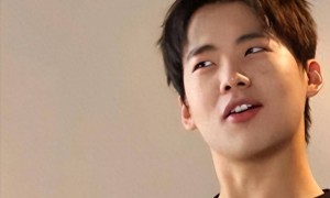 郭麒麟从德云社离开后，与亲妈一起生活，世上还是只有妈妈好