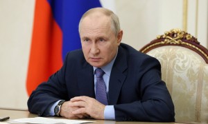 销声匿迹半个月后，76岁俄外长拉夫罗夫露脸，第一件事就强调对华友好关系！