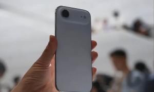 原创 
            库克尴尬了，iPhone Air喜提“美丽小废物”称号