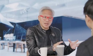 黄仁勋：中国仅落后美国“几纳秒”，我们必须参与竞争