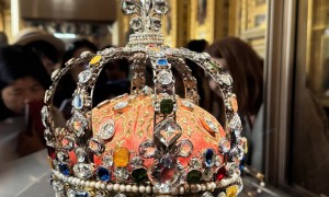 标价9999万！闲鱼惊现卢浮宫失窃珠宝，离大谱！